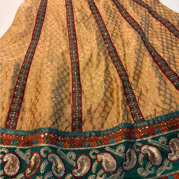 Elegant Gold and Green Embroidered Skirt - Picture 6 of 7